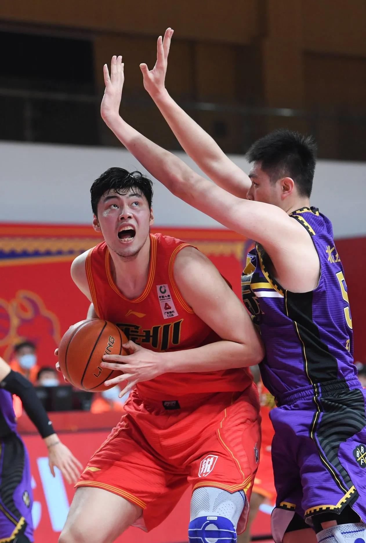 关于窗口期全明星赛焦点战，山东男篮队长鼓劲，更衣室稳定，资深球员宣示担当的信息