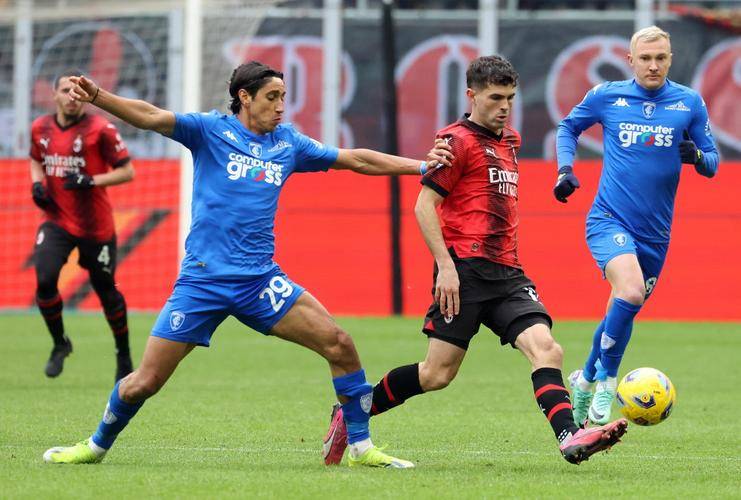 包含国际比赛日意大利杯焦点战，夏洛特黄蜂更衣室发声，球迷炸锅，纪律约束更严格的词条