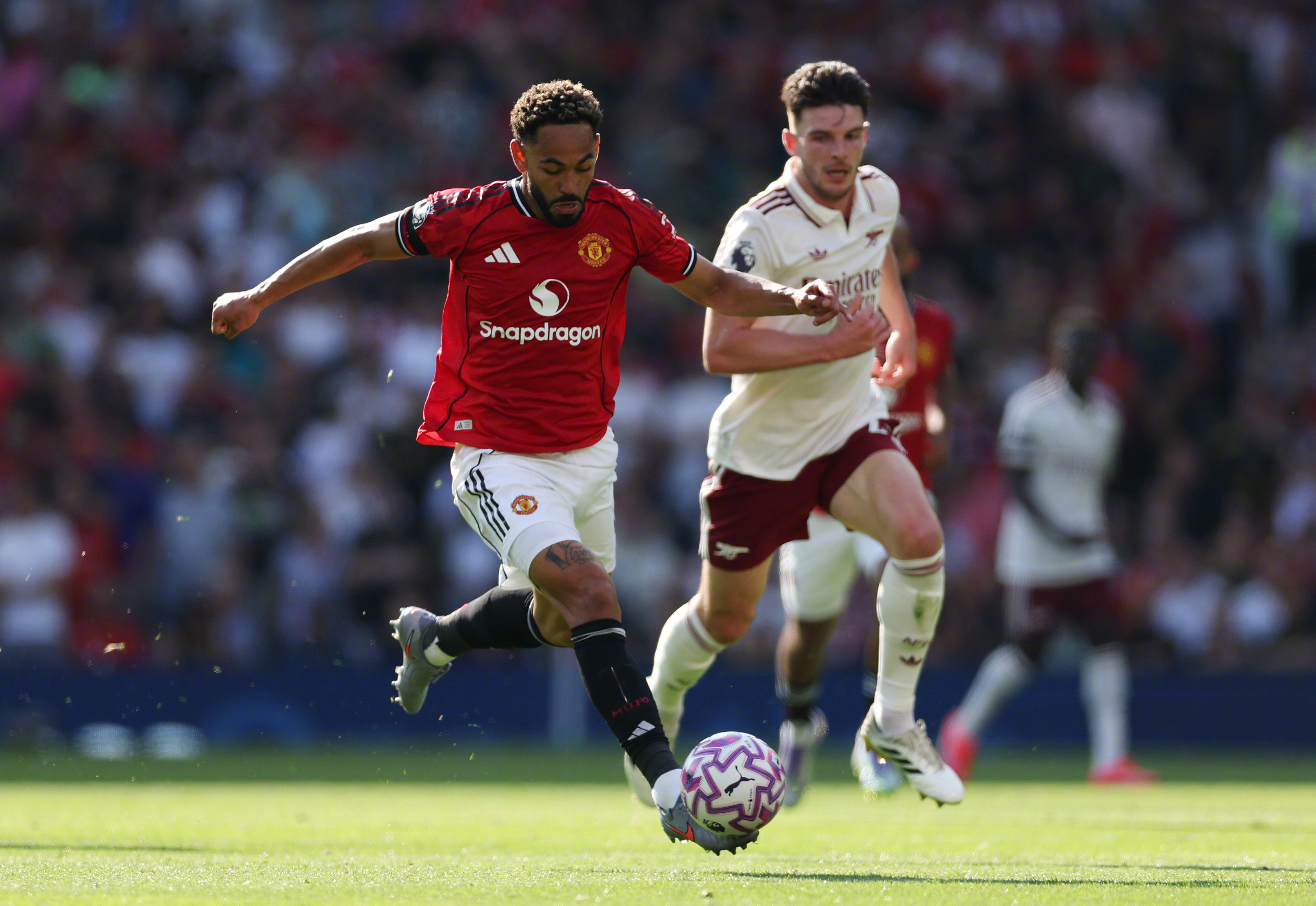 包含太狠了！曼联复出首秀备战法国杯关键时刻托特纳姆回应争议，转会期比利亚雷亚尔备战德国杯的词条